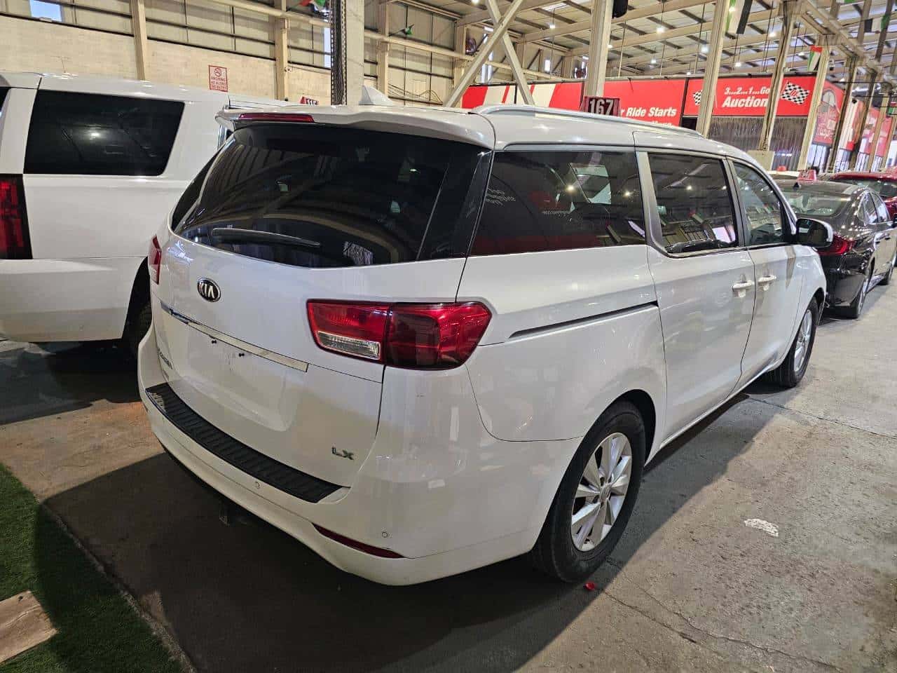 Kia Sedona 2016 thumbnail 4