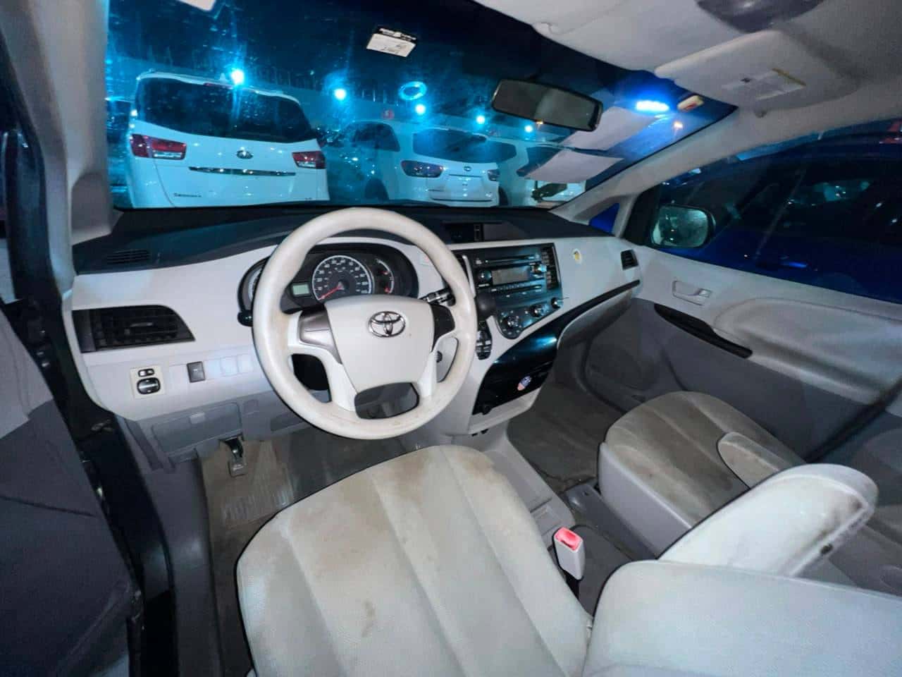 TOYOTA SIENNA 2014 thumbnail 6