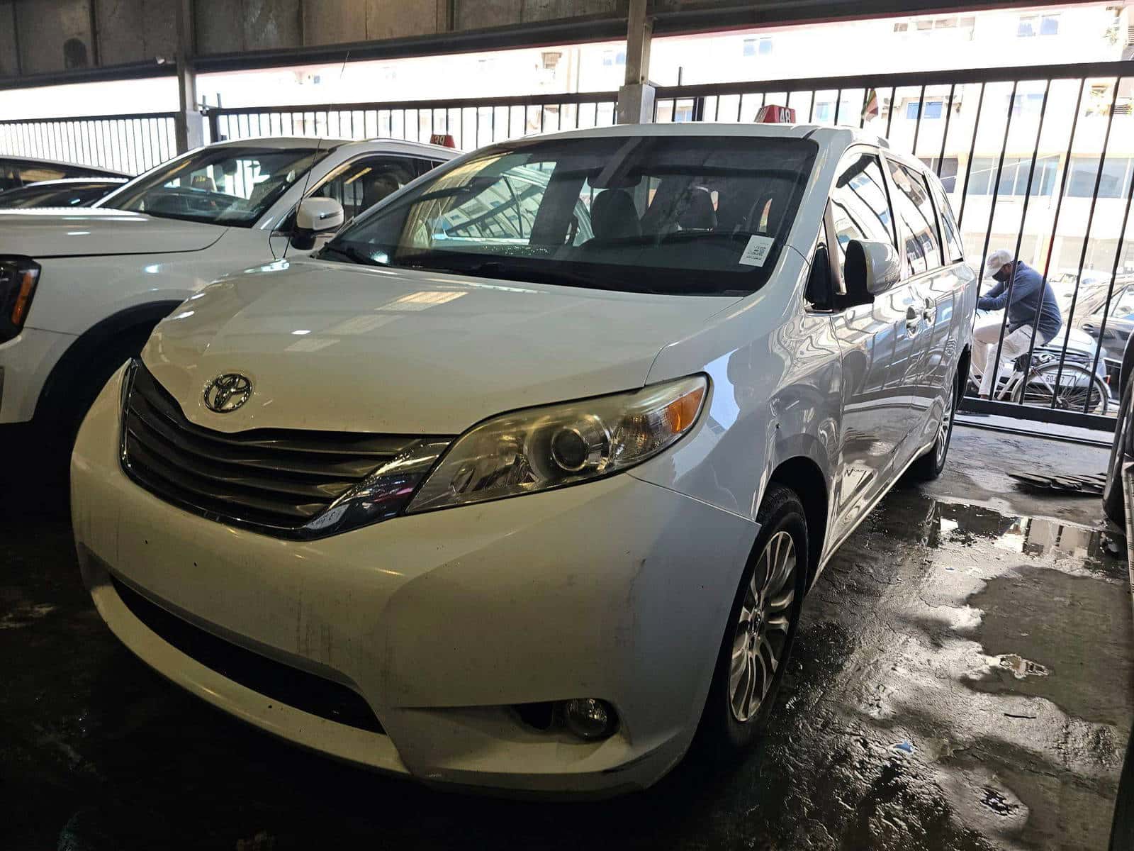 TOYOTA SIENNA 2012 thumbnail 2