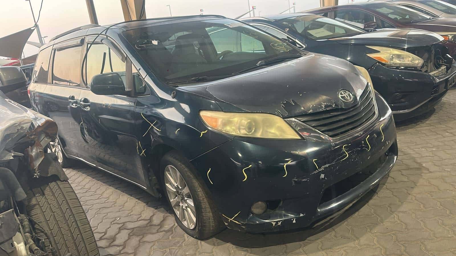Toyota Sienna 2011 thumbnail 2