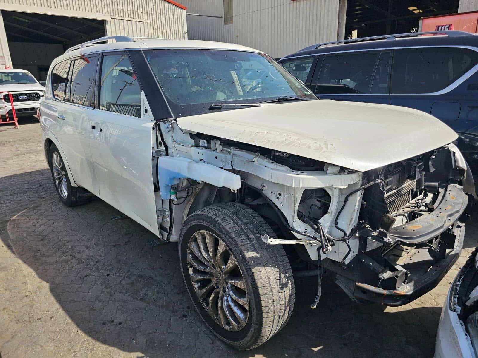 INFINITI QX80 - Exterior