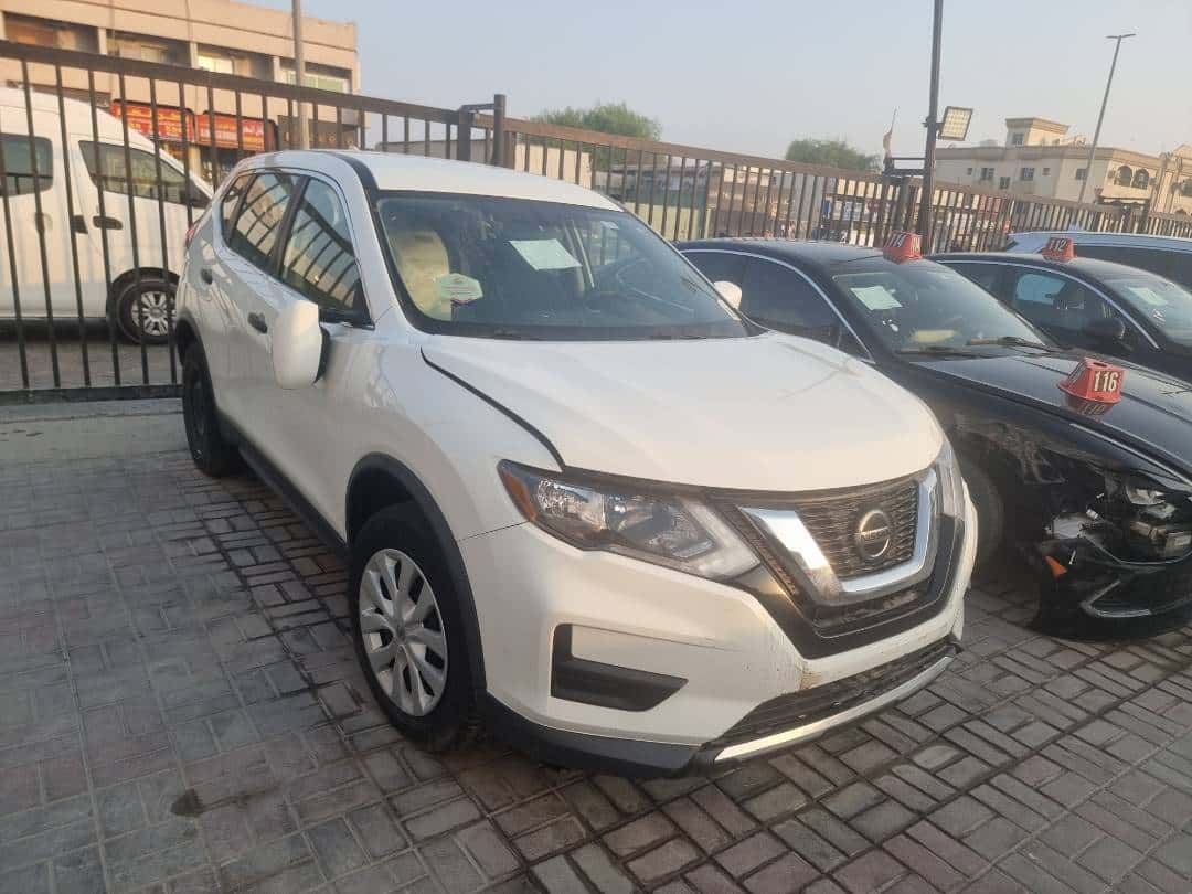 Nissan Rogue 2018 thumbnail 2