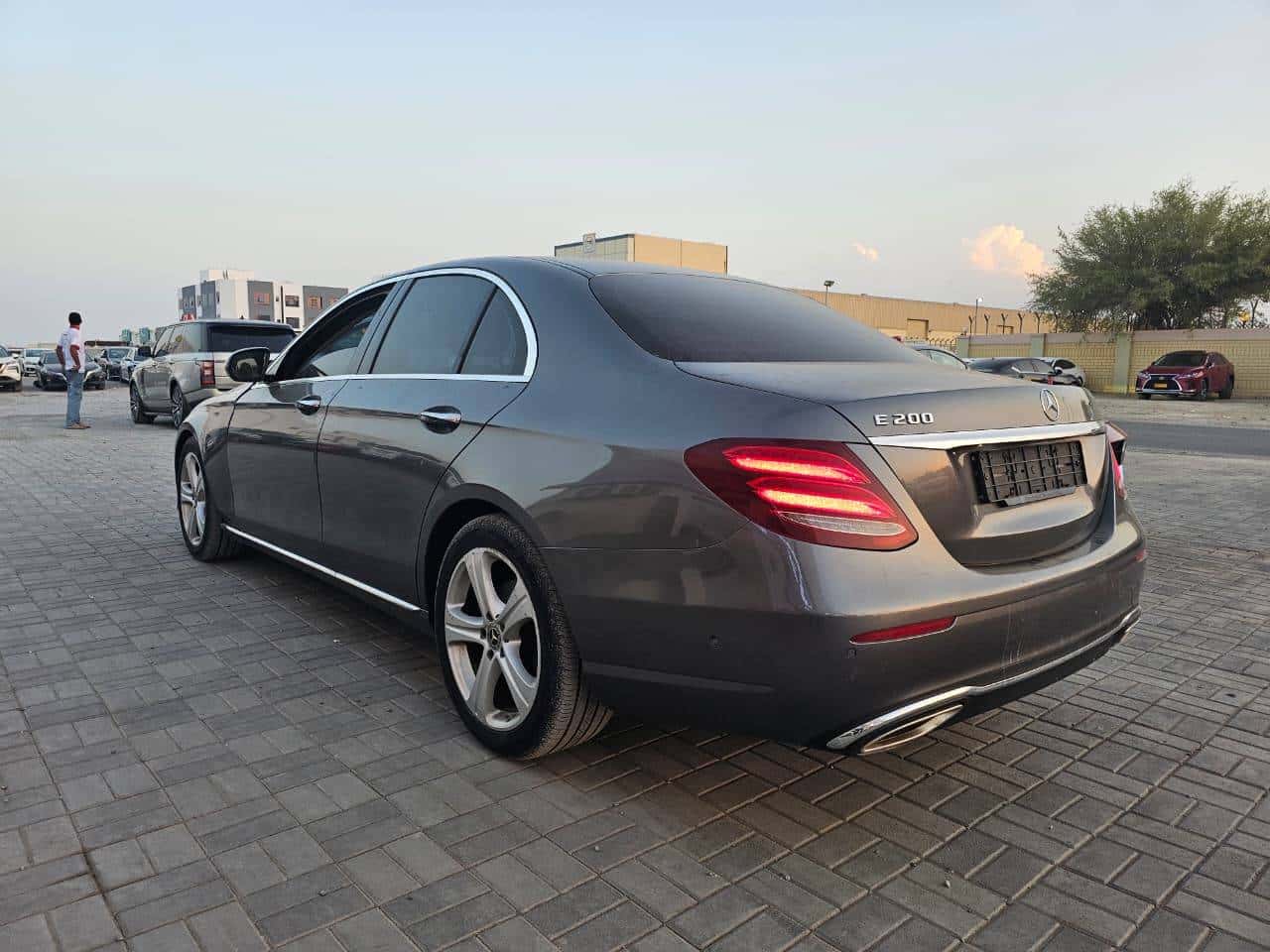MERCEDES BENZ E 200 2018 thumbnail 4