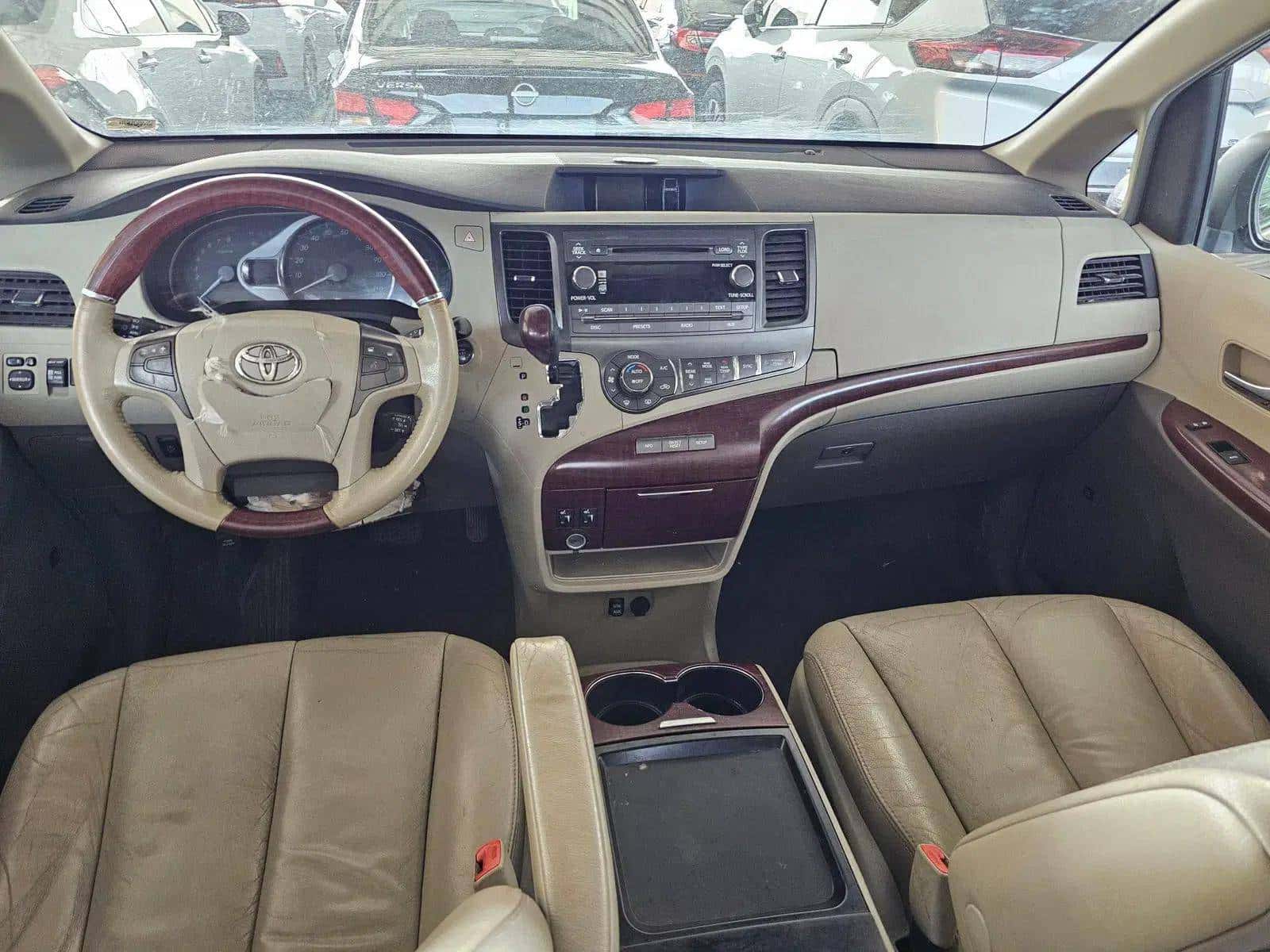 Toyota Sienna 2011 thumbnail 7