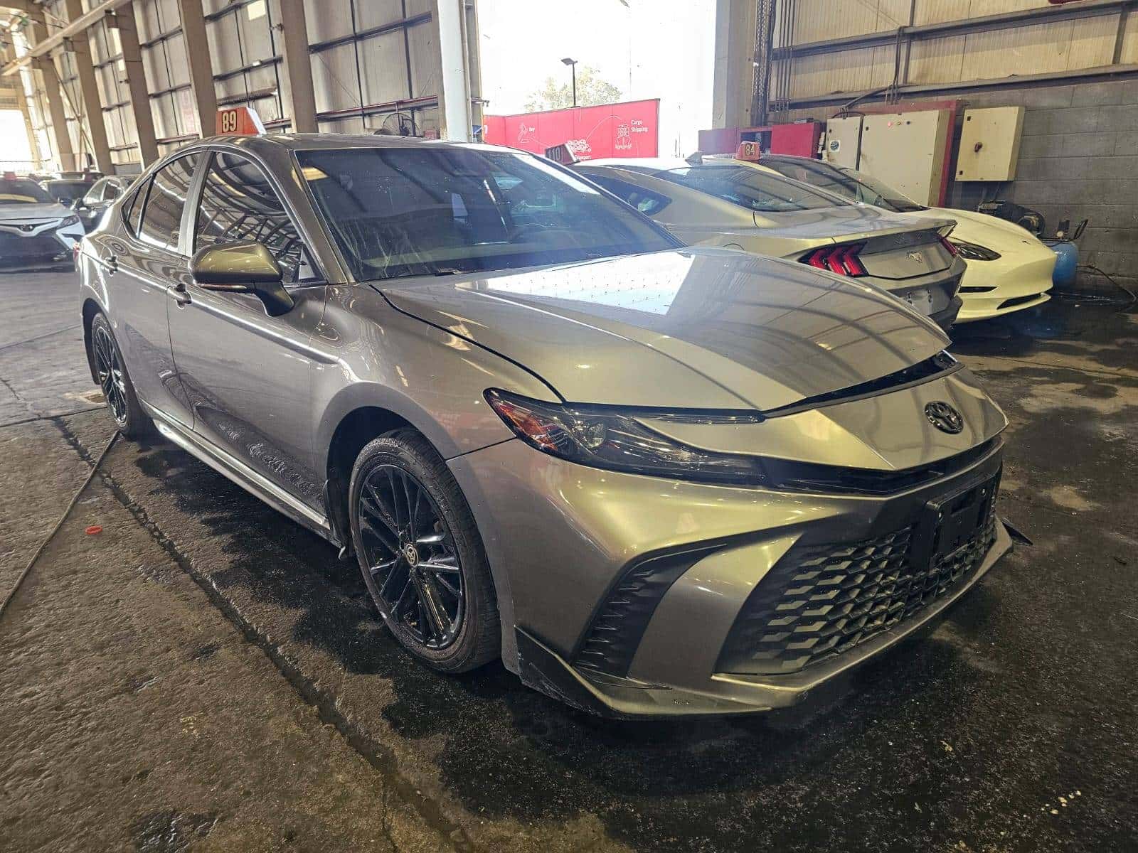 Toyota Camry 2025 thumbnail 2