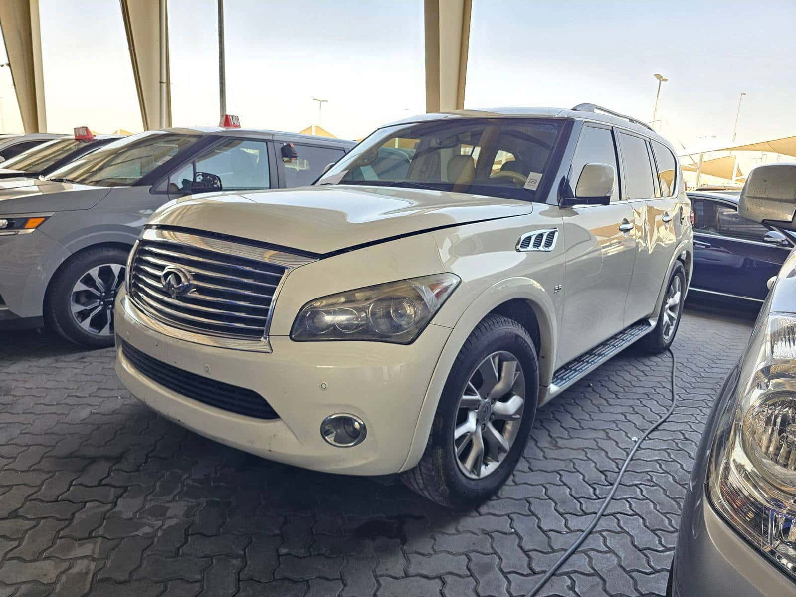 INFINITI QX80 - Exterior