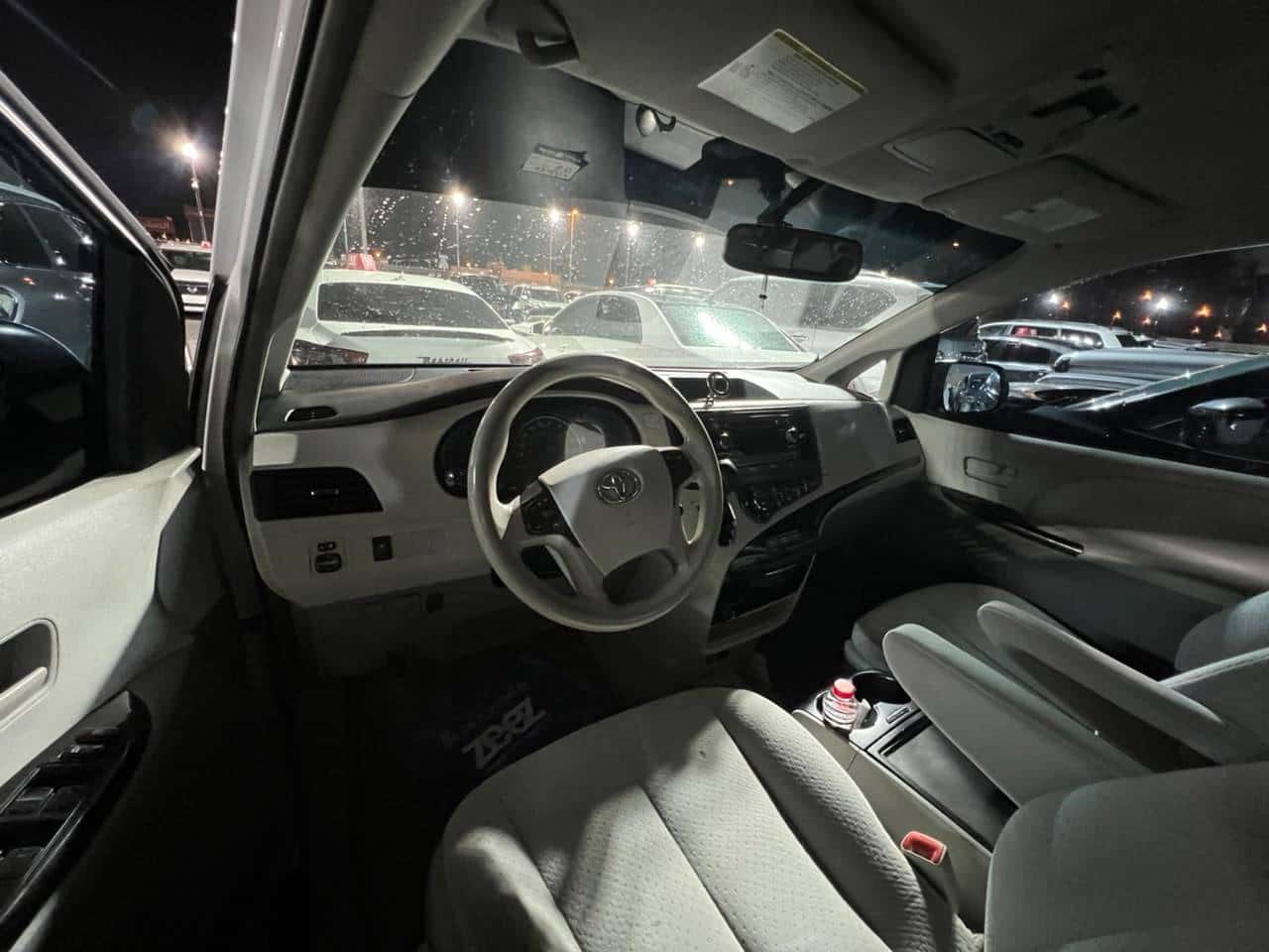 Toyota Sienna 2013 thumbnail 6