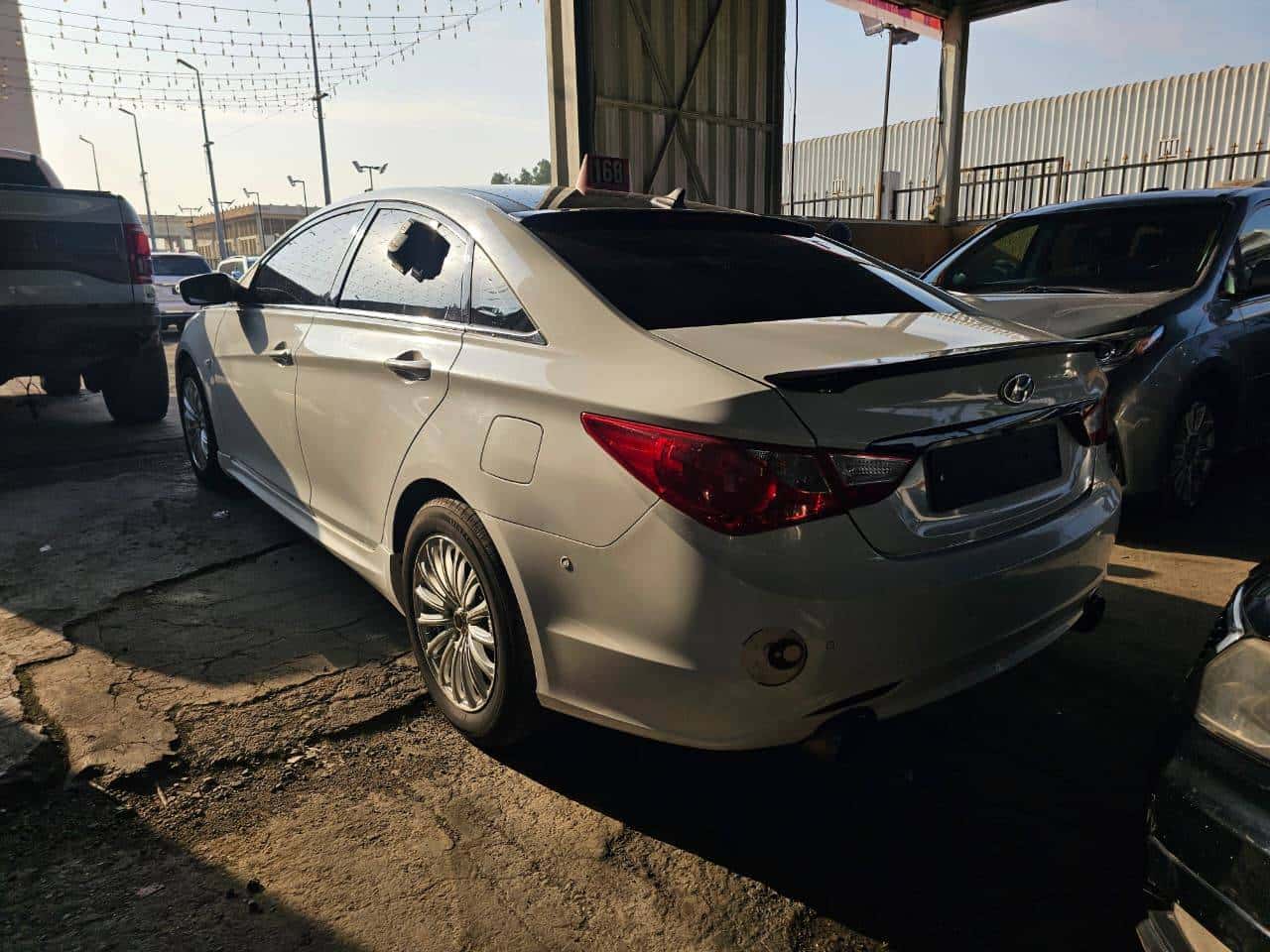 Hyundai Sonata 2011 thumbnail 2