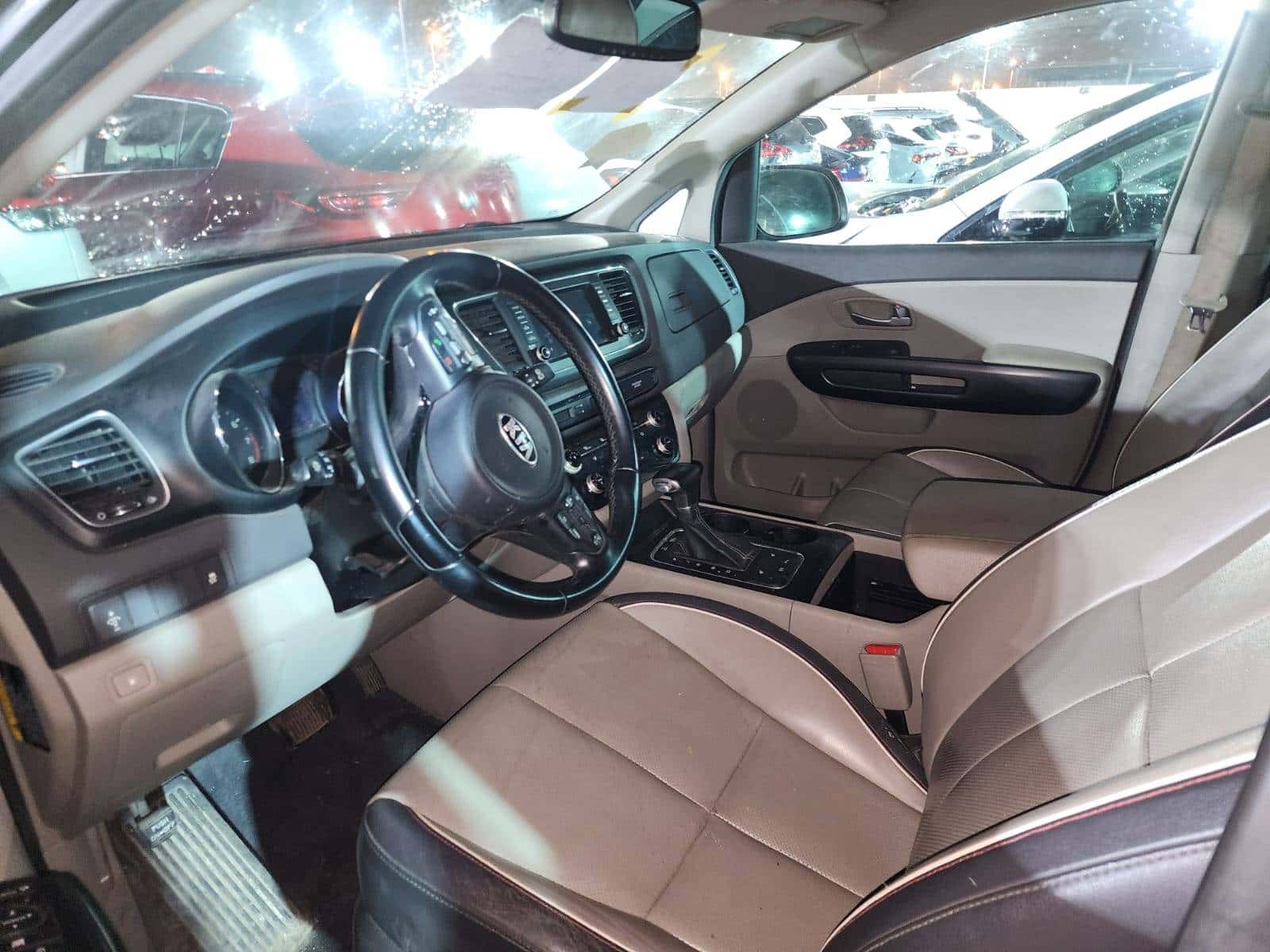 Kia Sedona 2017 thumbnail 5