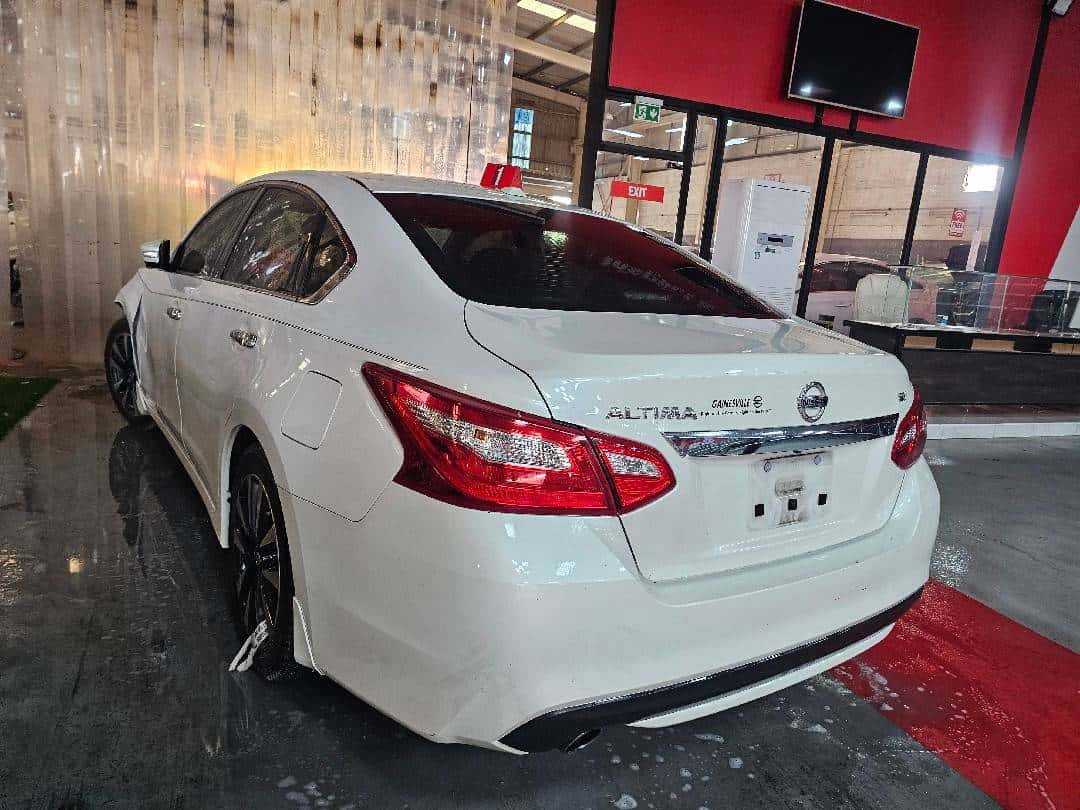 NISSAN ALTIMA - Exterior
