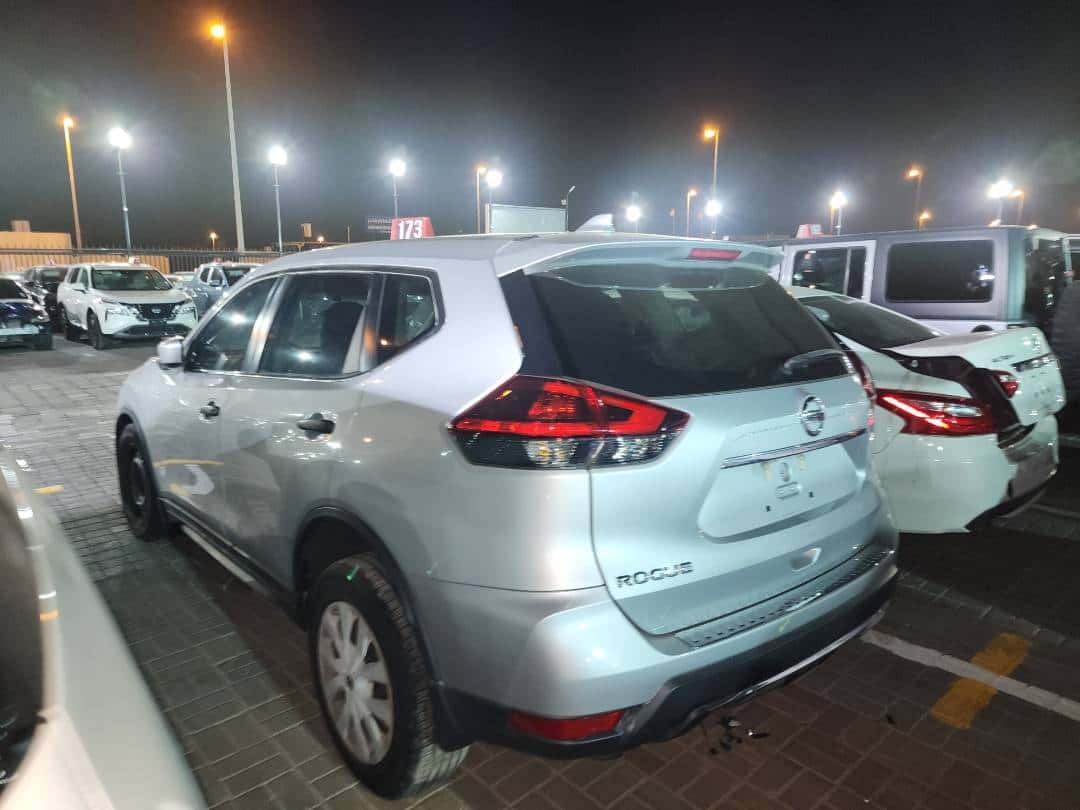 Nissan Rogue 2018 thumbnail 1