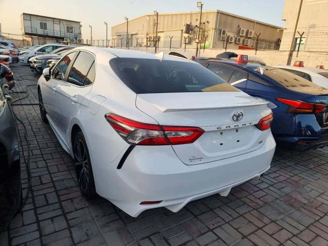 Toyota Camry 2019 thumbnail 1