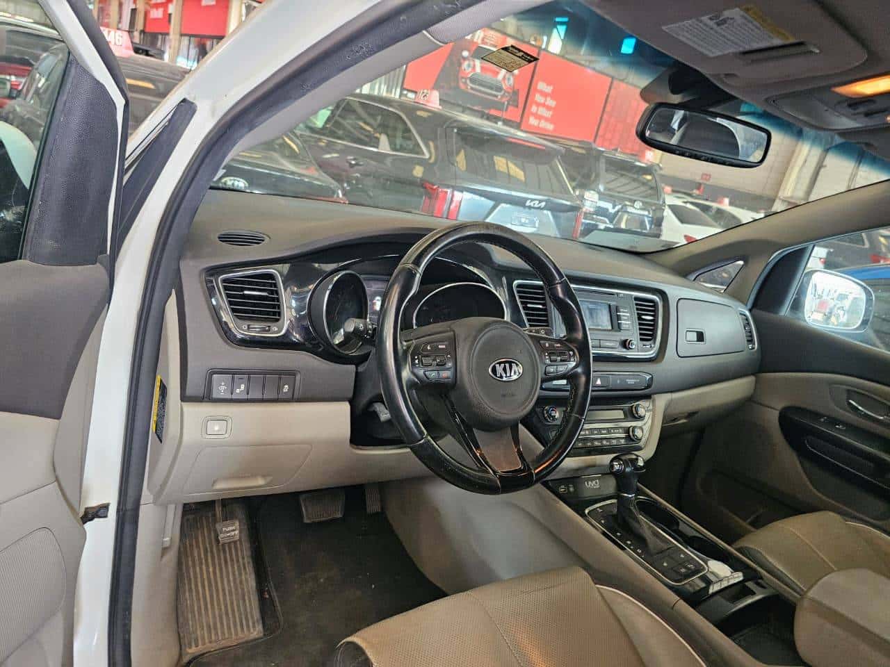 Kia Sedona 2016 thumbnail 6