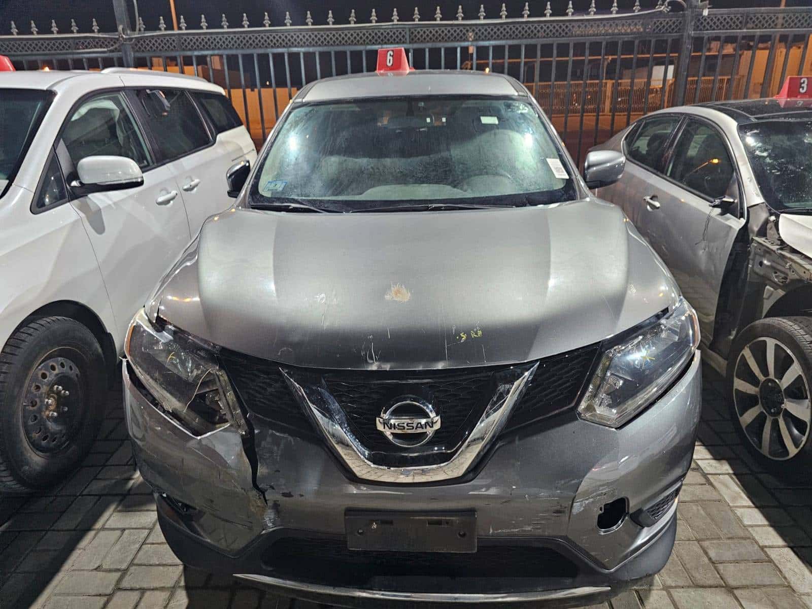 Nissan Rogue 2016 thumbnail 2
