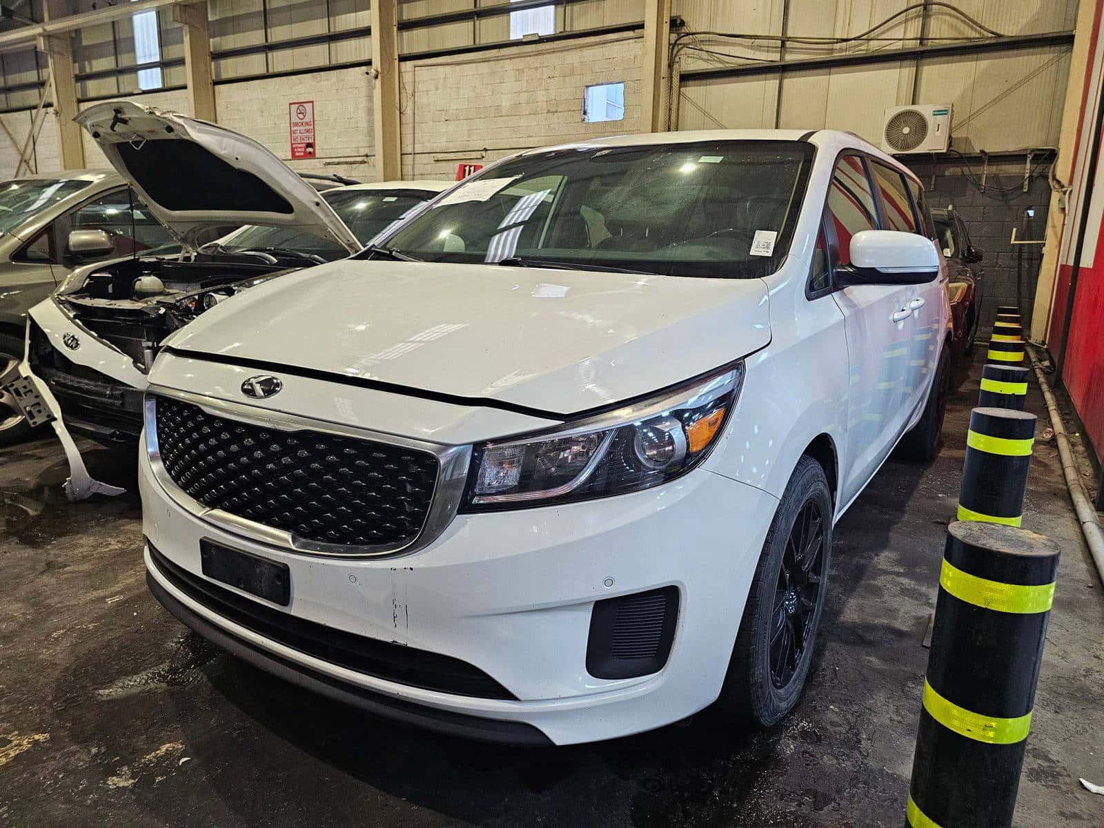 KIA SEDONA 2017 thumbnail 2