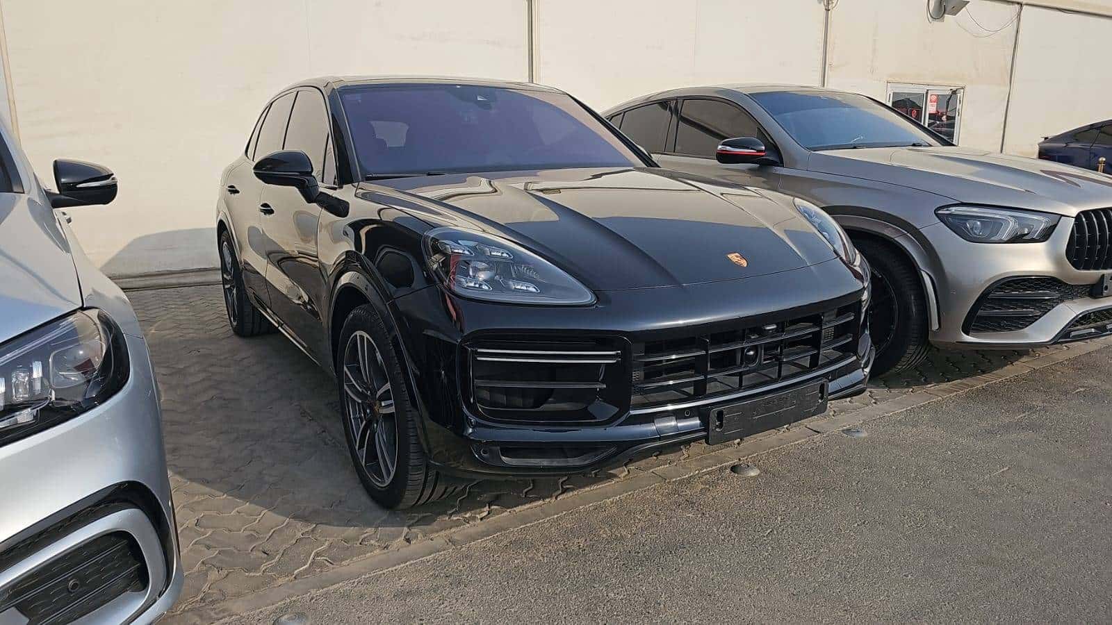 Porsche Cayenne 2023 thumbnail 3