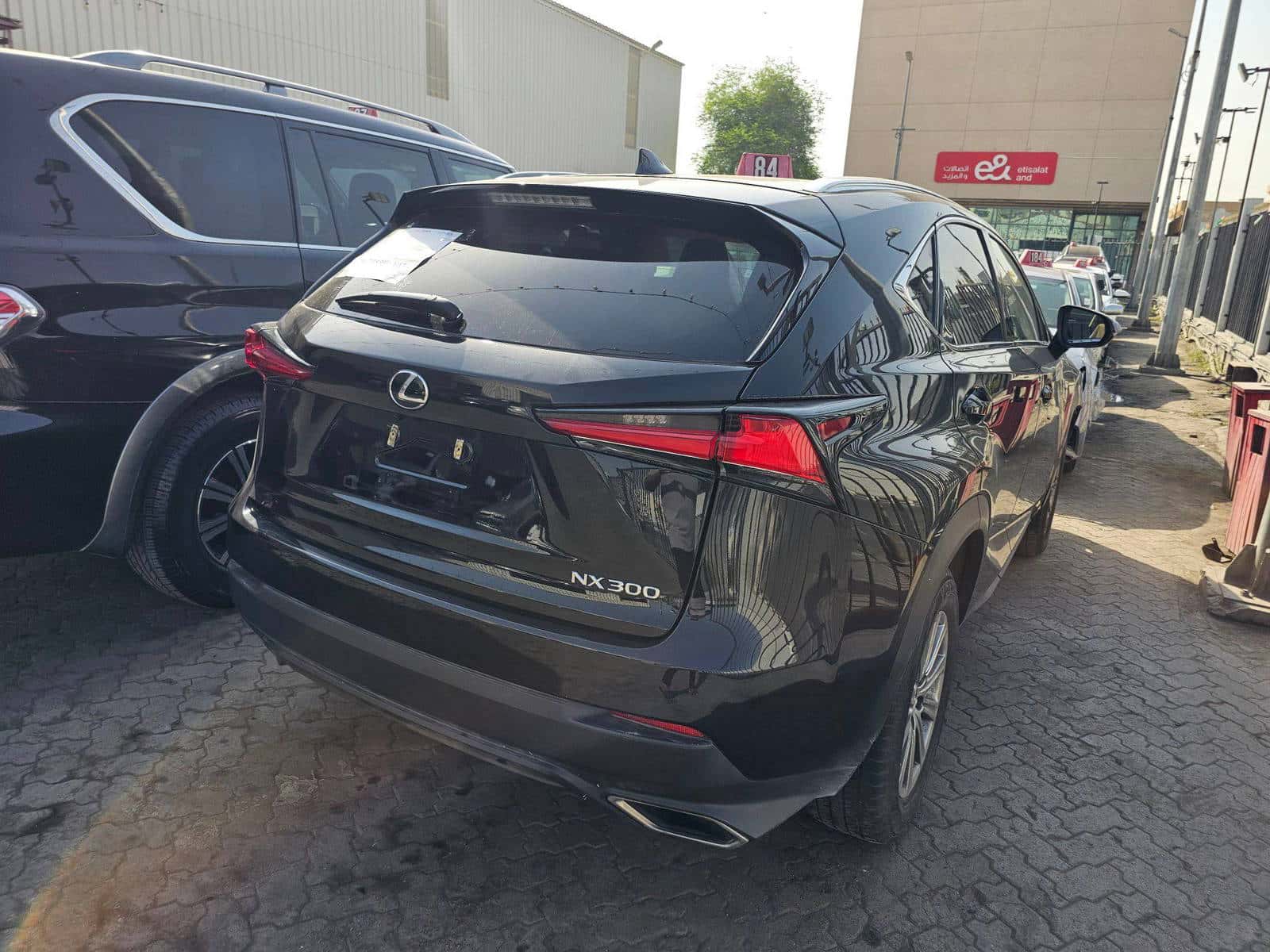 LEXUS NX 300 2018 thumbnail 3