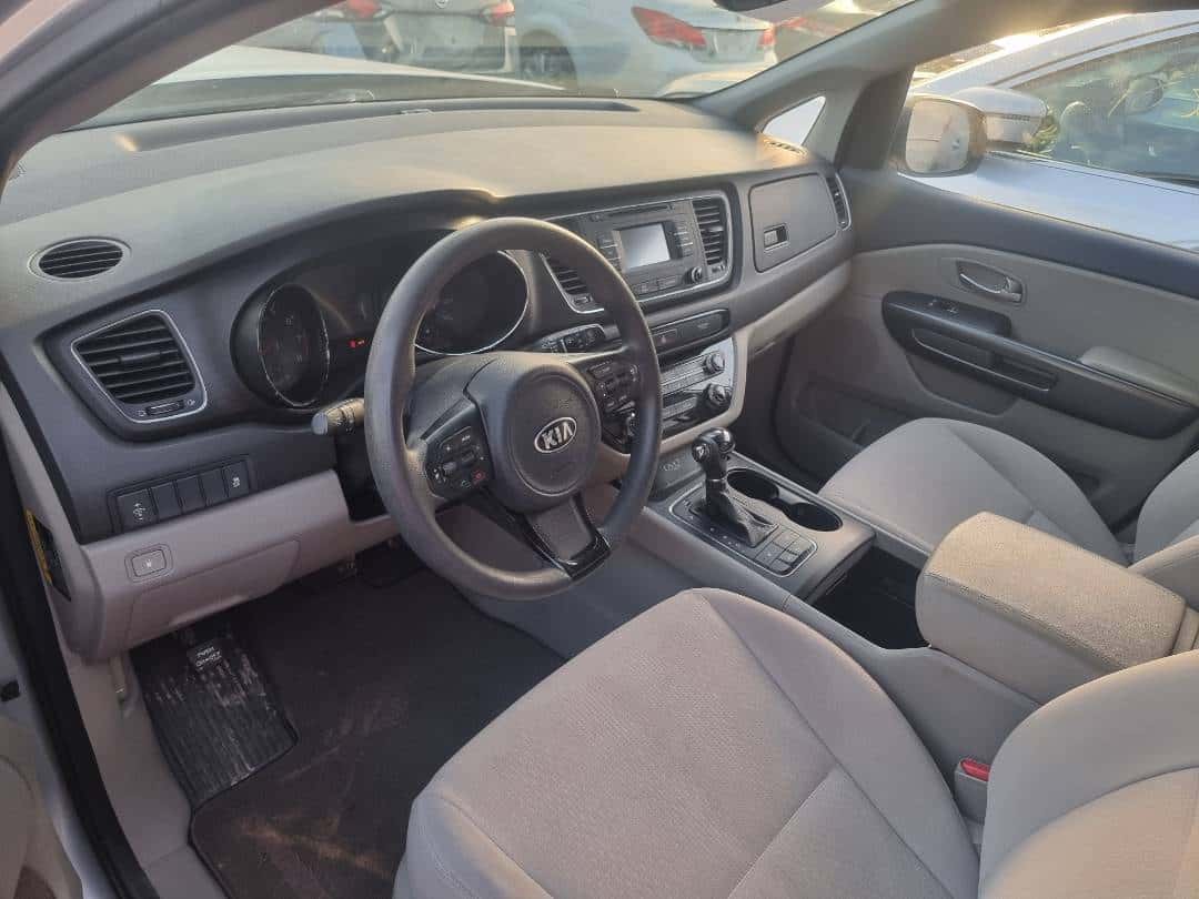 Kia Sedona 2016 thumbnail 6