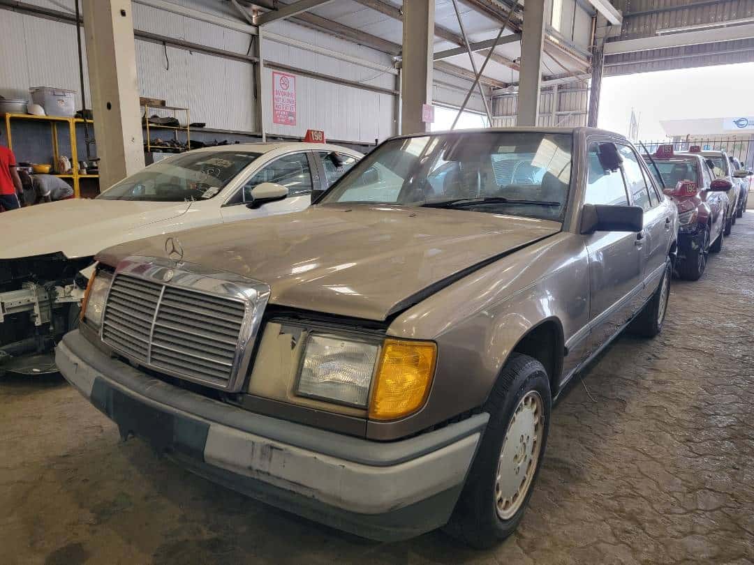 MERCEDES BENZ 260 - Exterior