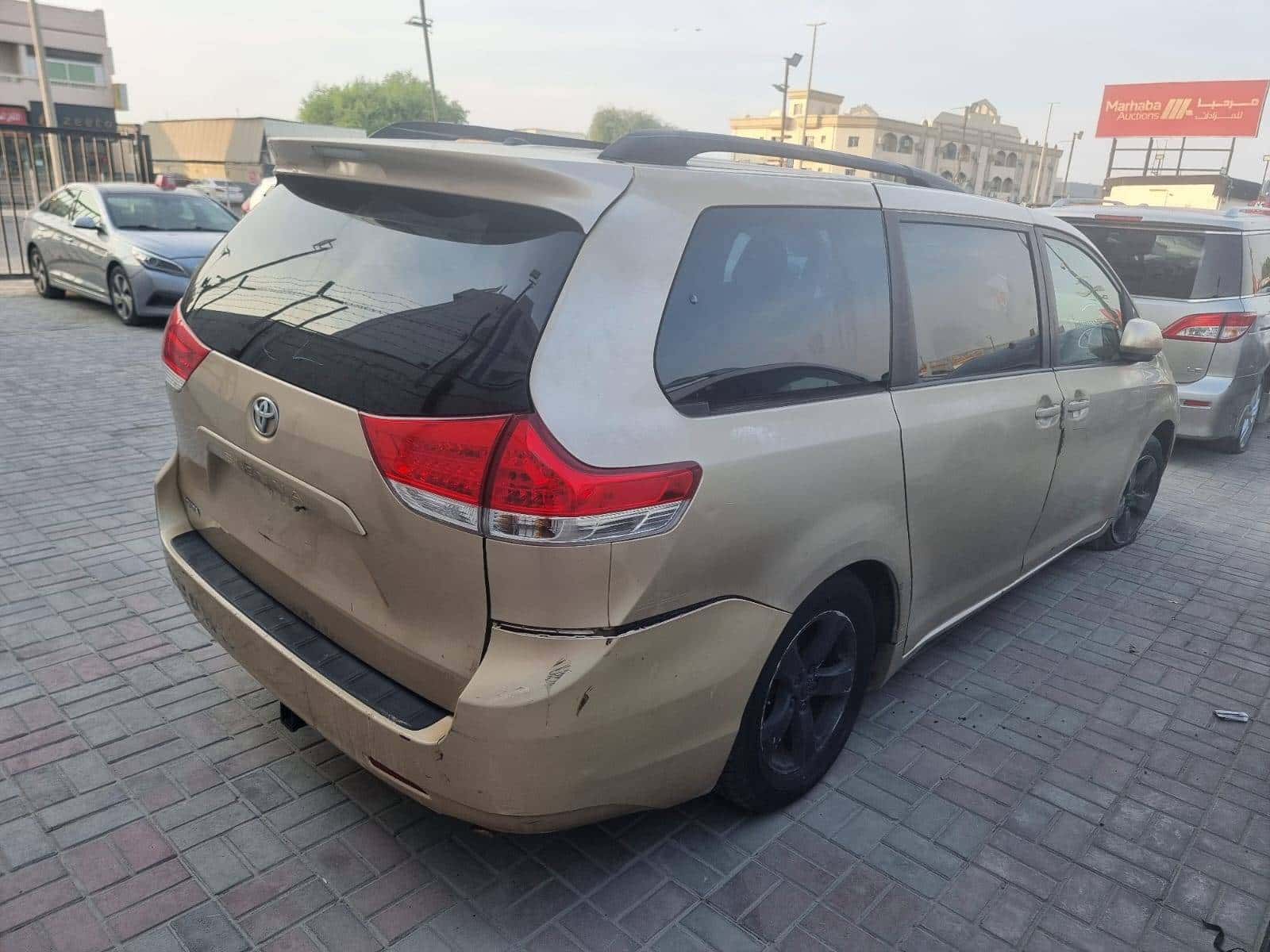 Toyota Sienna 2011 thumbnail 7