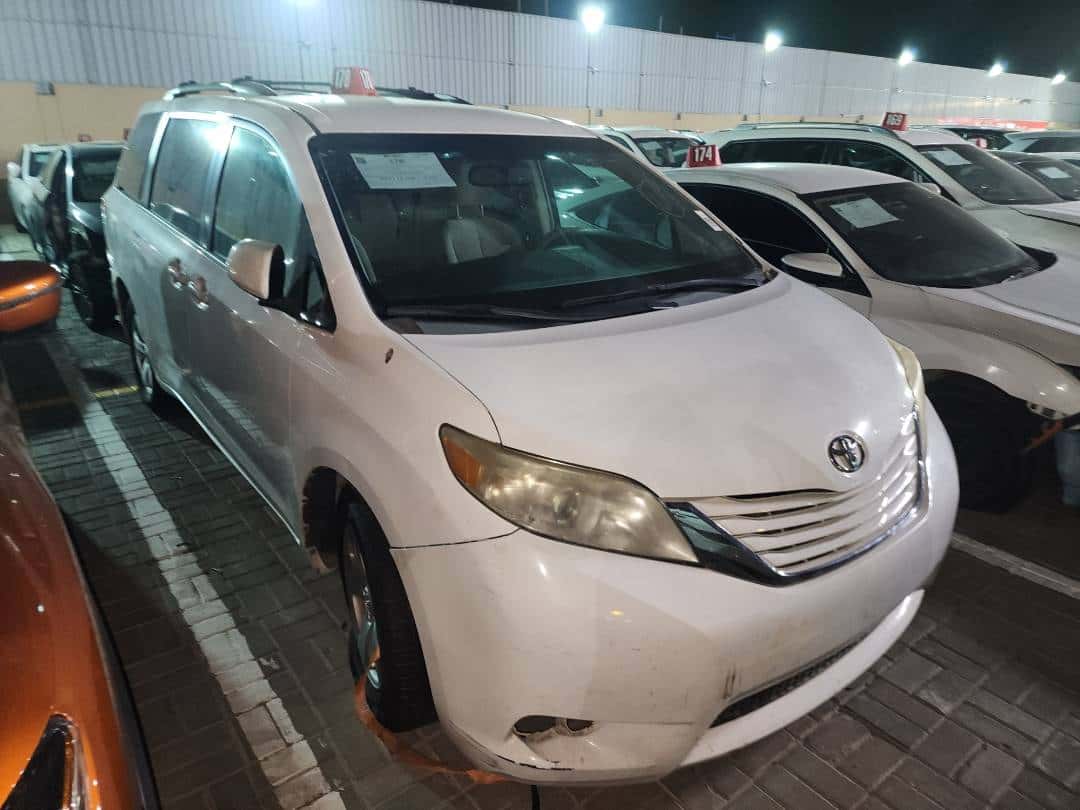 TOYOTA SIENNA 2013 thumbnail 1