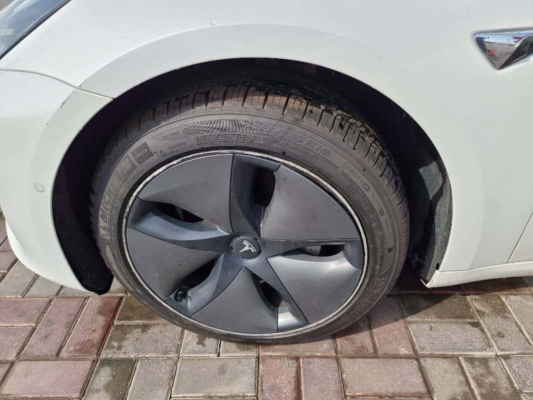 TESLA MODEL 3 - Exterior