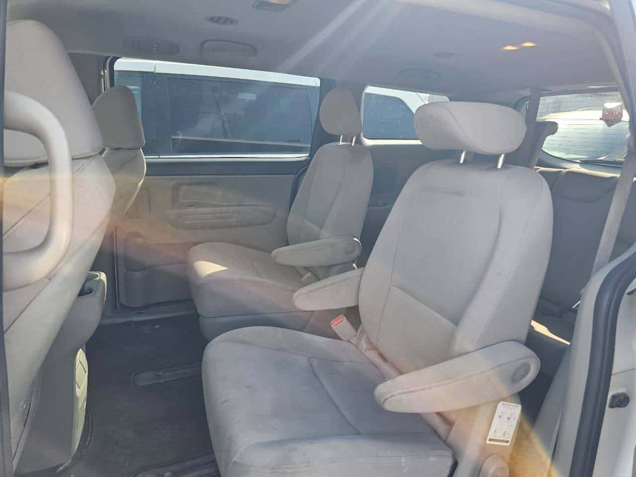 Kia Sedona 2015 thumbnail 6