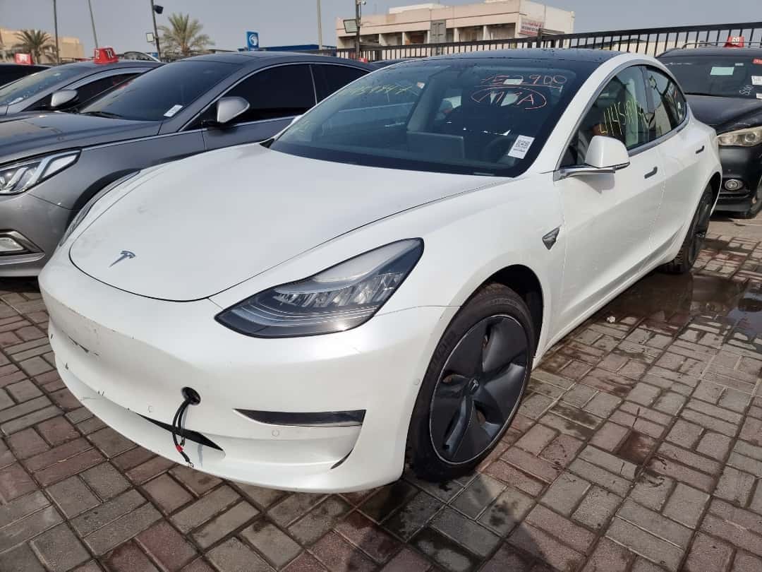 TESLA MODEL 3 - Exterior