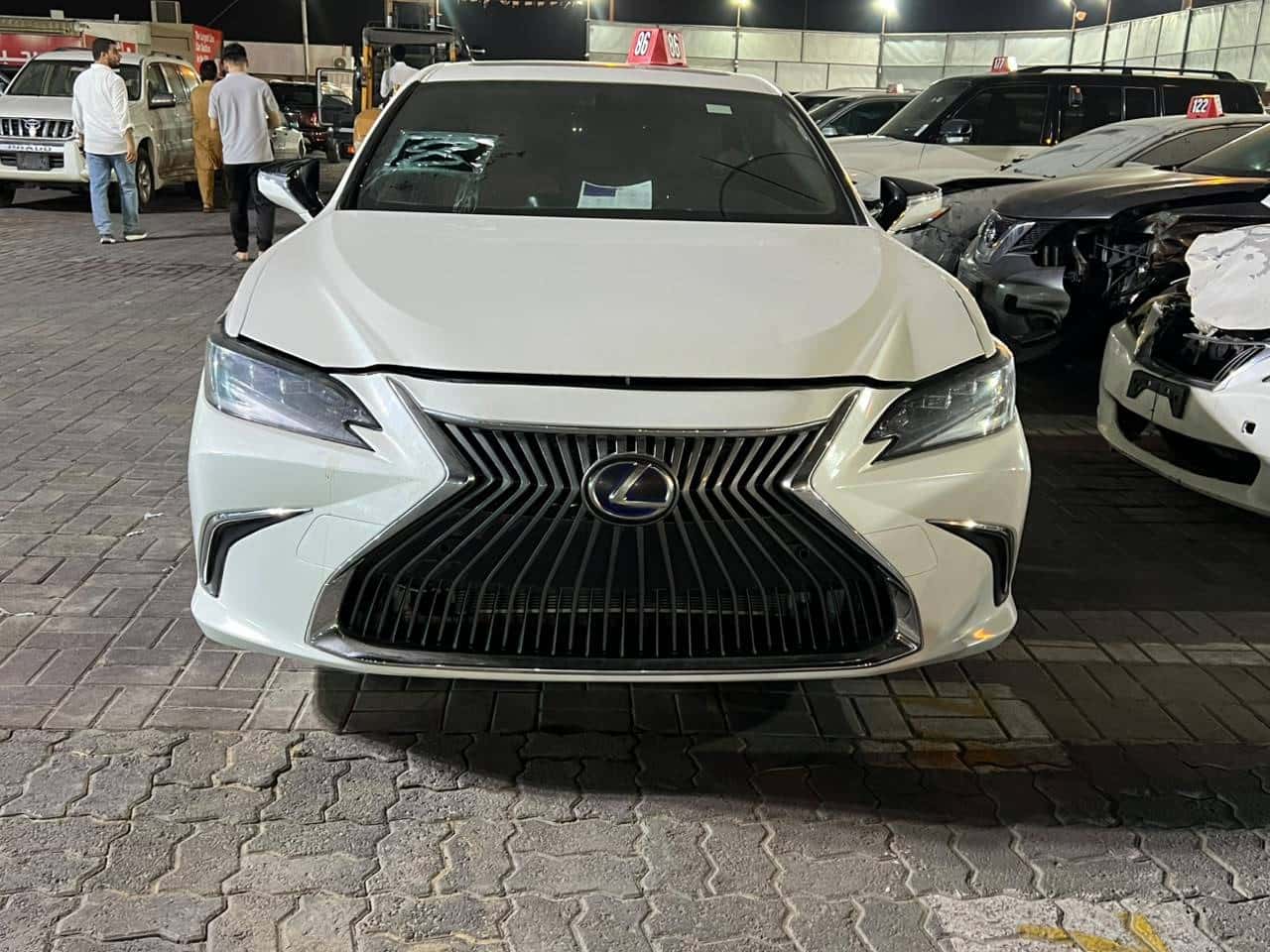 Lexus ES 300H 2019 thumbnail 4