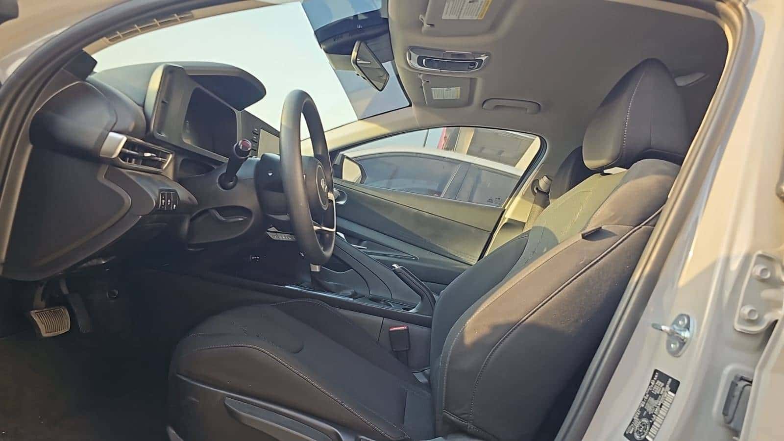 HYUNDAI ELANTRA 2025 thumbnail 4