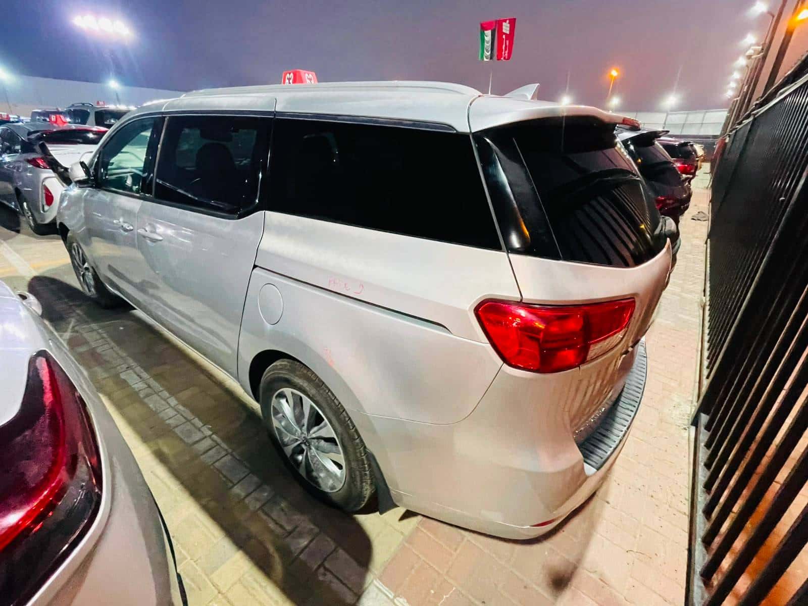 Kia Sedona 2015 thumbnail 7