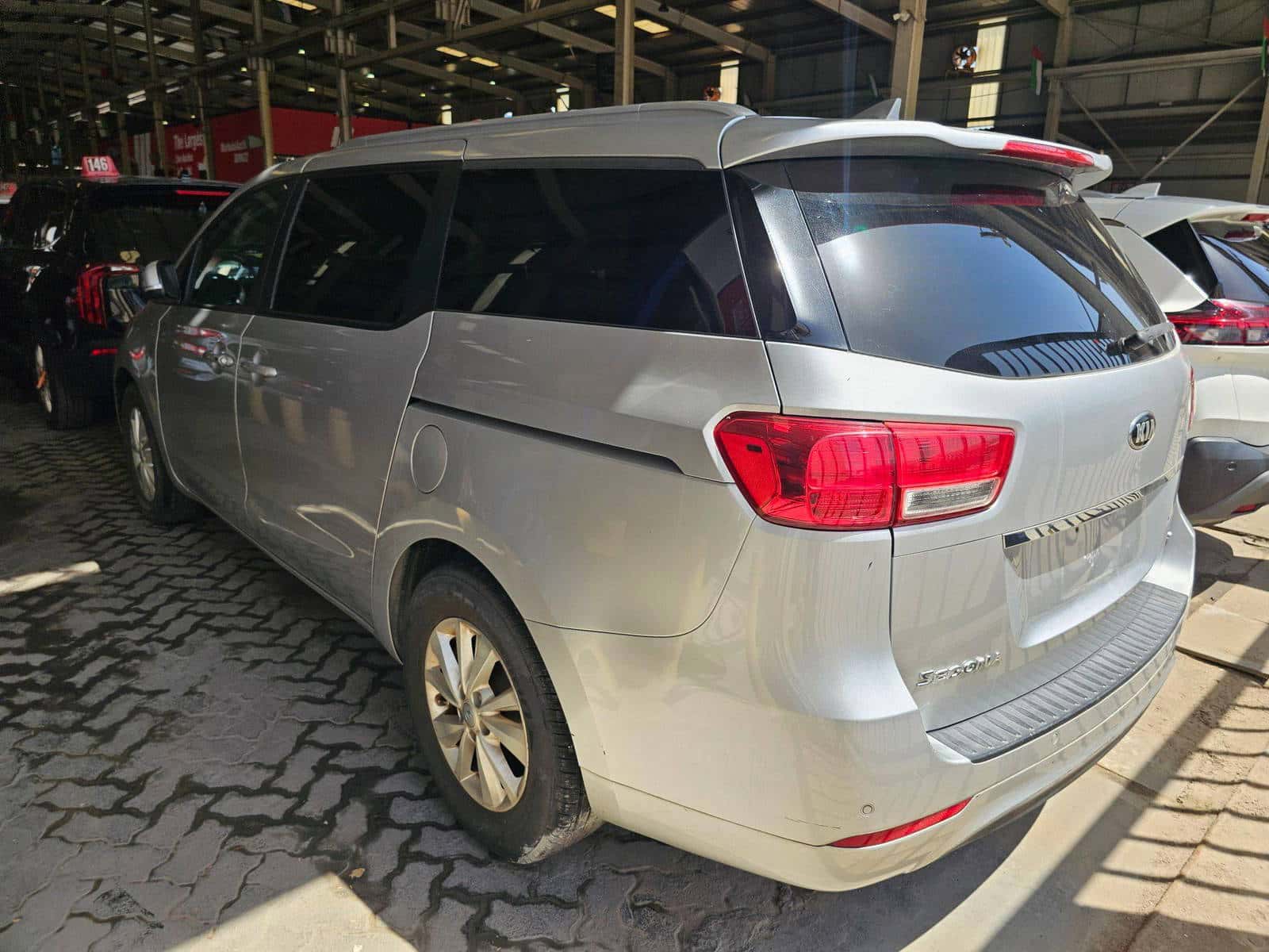 KIA SEDONA 2017 thumbnail 5