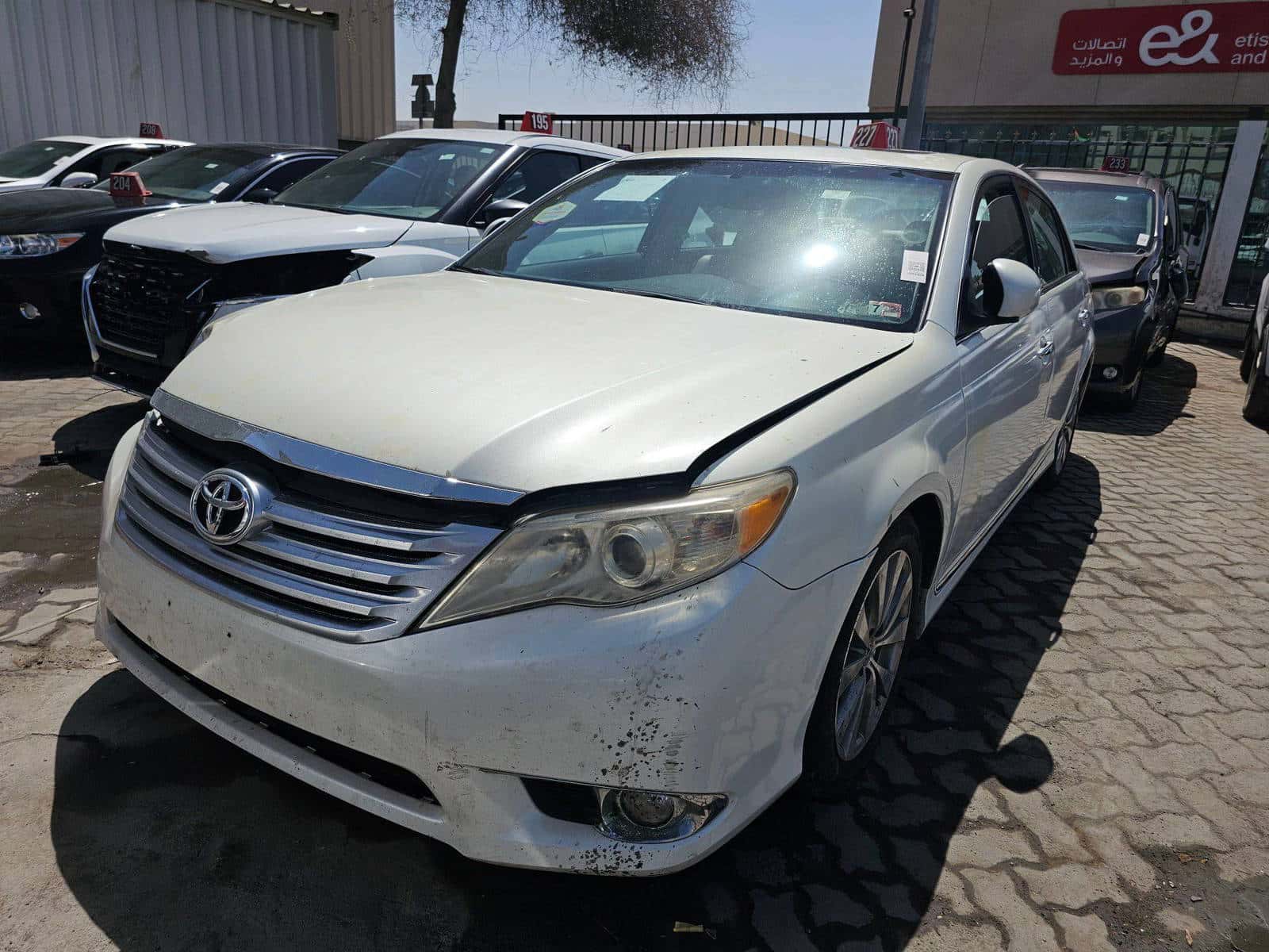 Toyota Avalon 2011 thumbnail 2