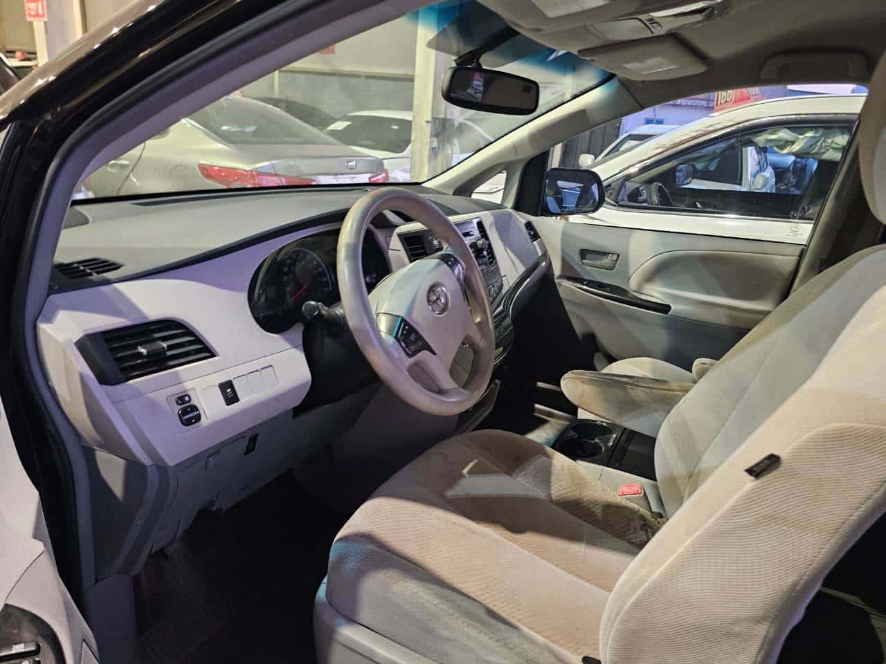TOYOTA SIENNA 2013 thumbnail 7