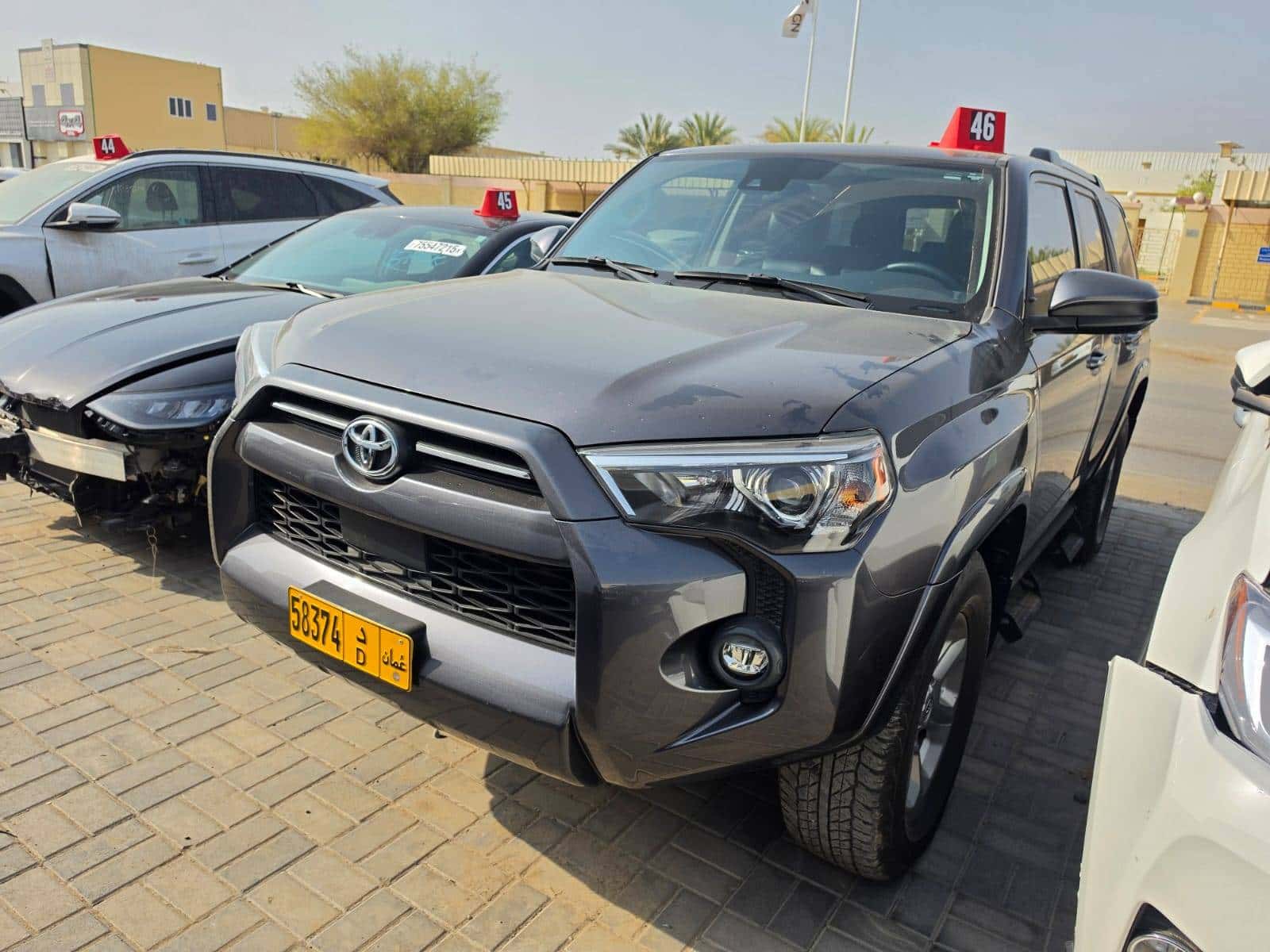 Toyota 4RUNNER SR5 2022 thumbnail 3