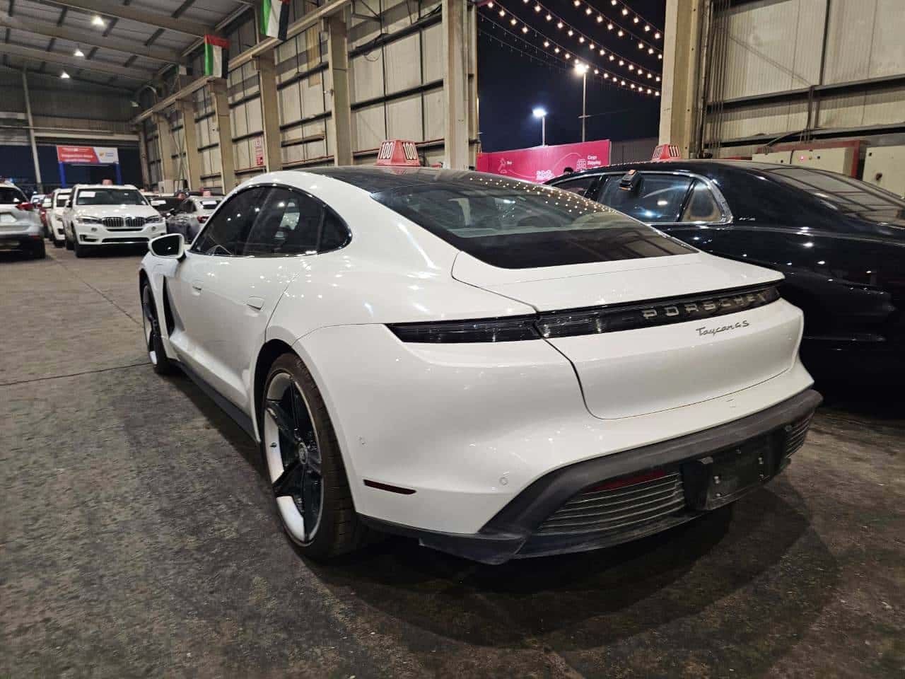 Porsche Taycan 2020 thumbnail 2