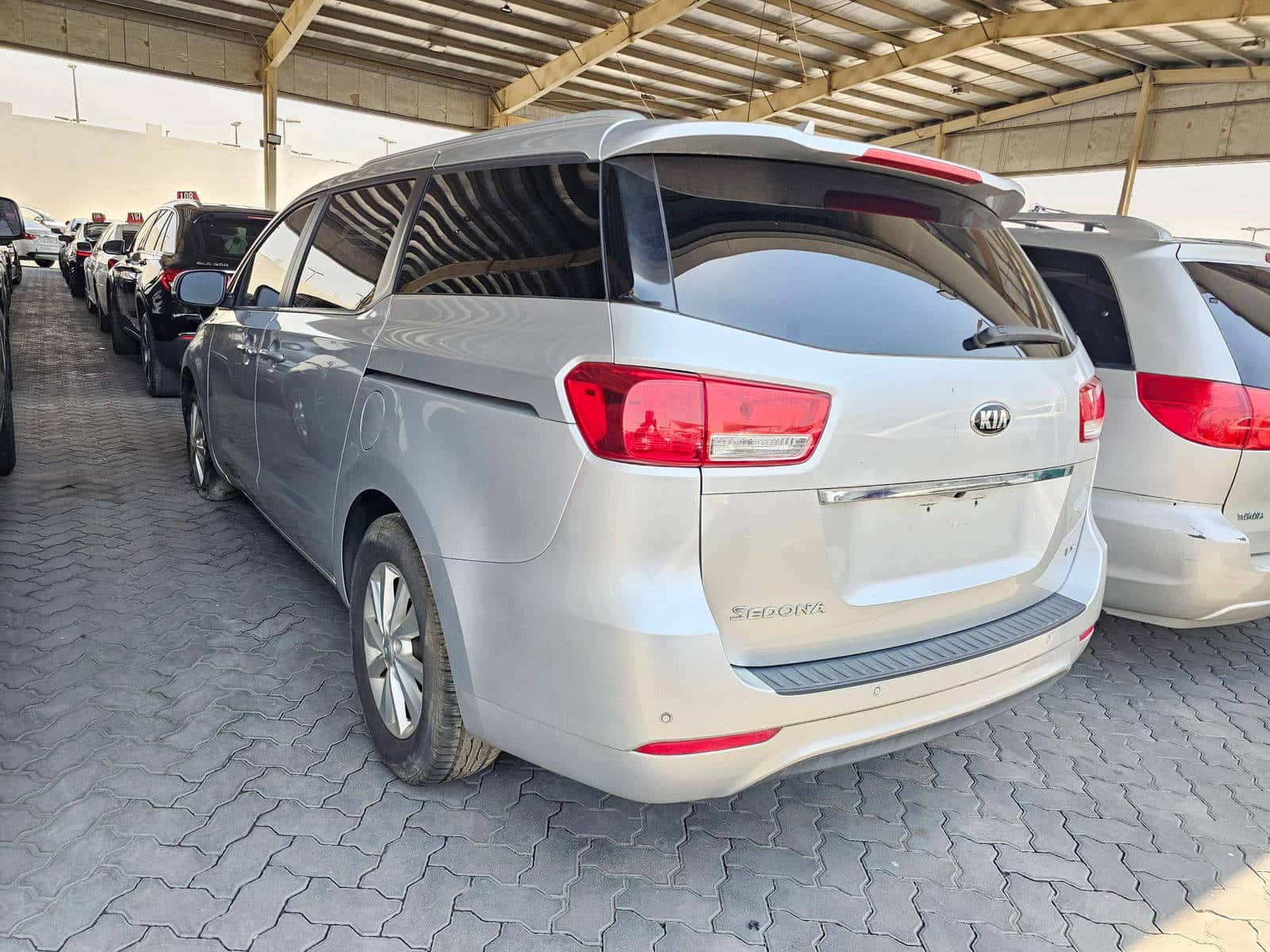 KIA SEDONA 2017 thumbnail 4
