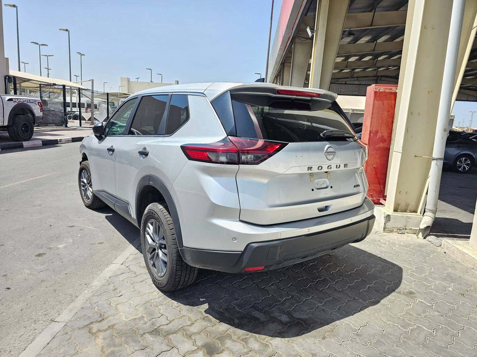 Nissan Rogue 2024 thumbnail 3