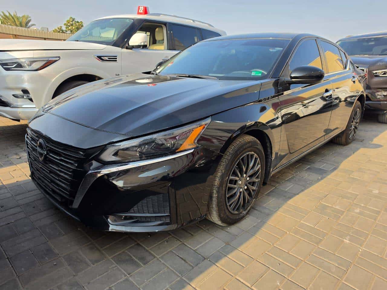 Nissan Altima 2023 thumbnail 3