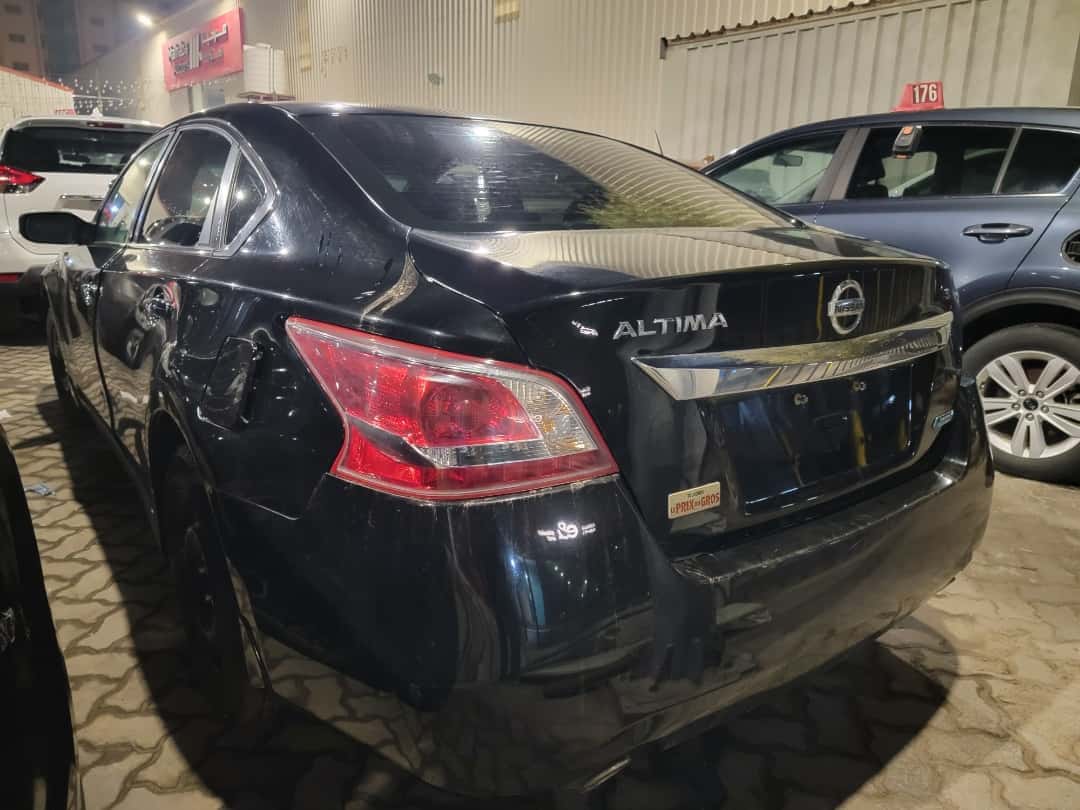 NISSAN ALTIMA - Exterior