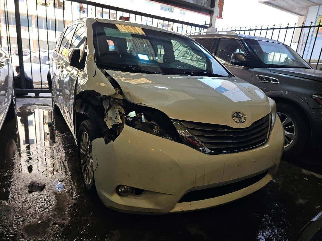 TOYOTA SIENNA 2012 thumbnail 1