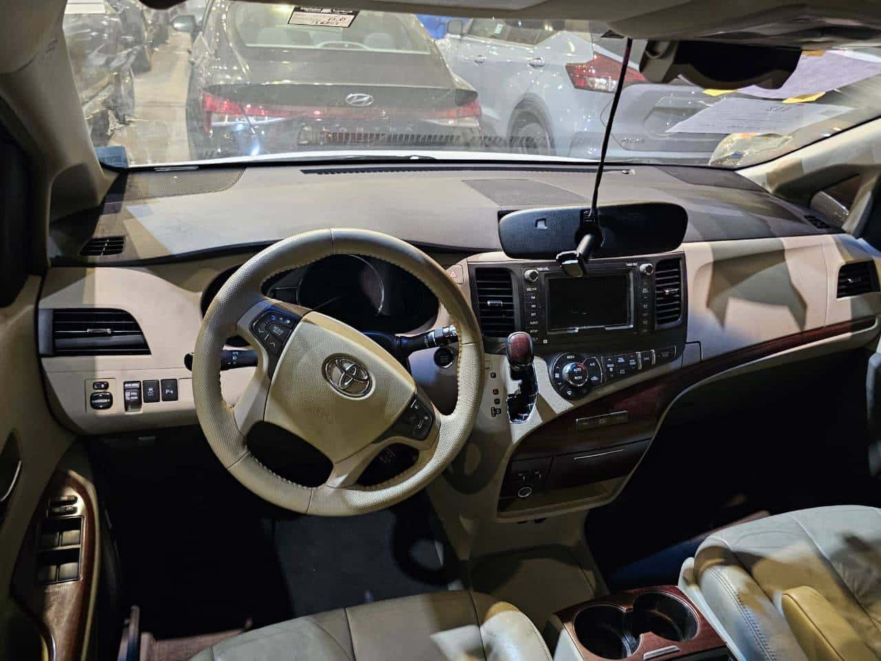 TOYOTA SIENNA 2011 thumbnail 7