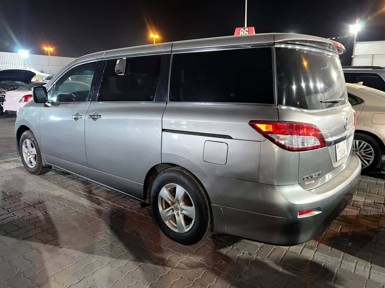 Nissan Quest 2011 thumbnail 2