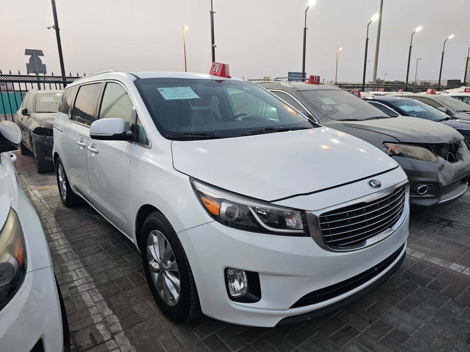 Kia Sedona 2016 thumbnail 5