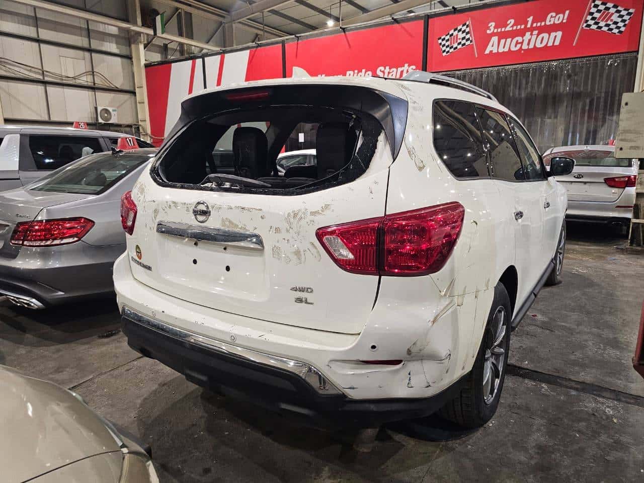 Nissan Pathfinder 2019 thumbnail 2
