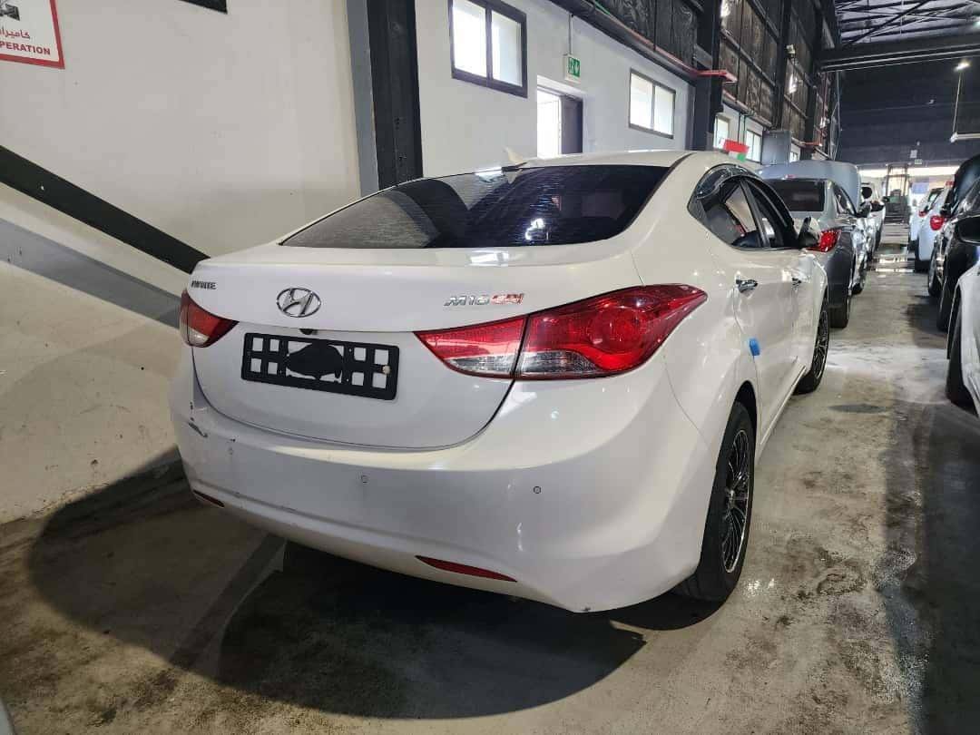 HYUNDAI AVANTE - Exterior