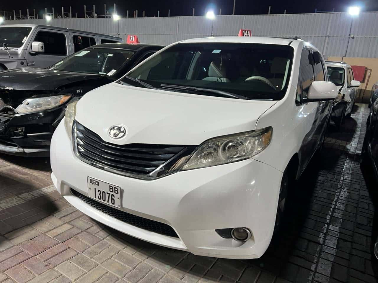 Toyota Sienna 2013 thumbnail 2