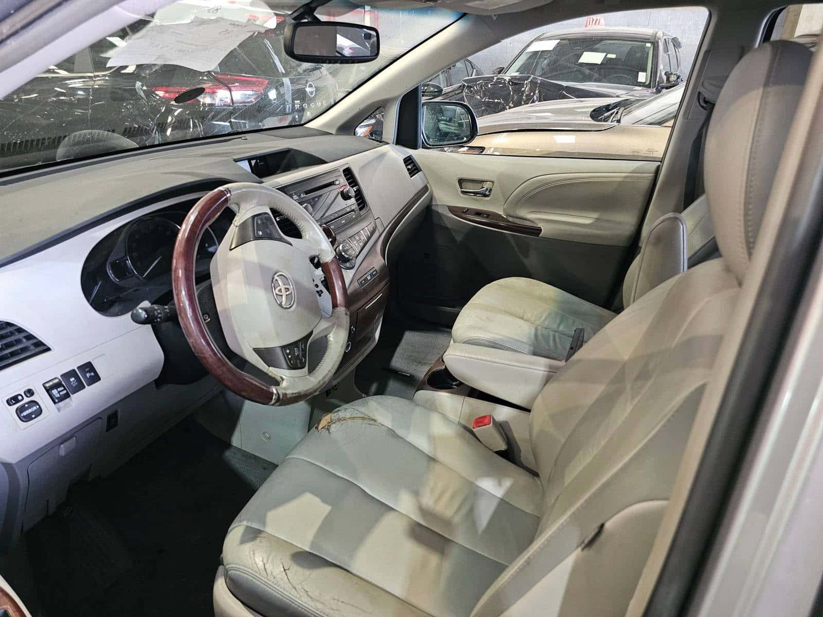 TOYOTA SIENNA - Exterior