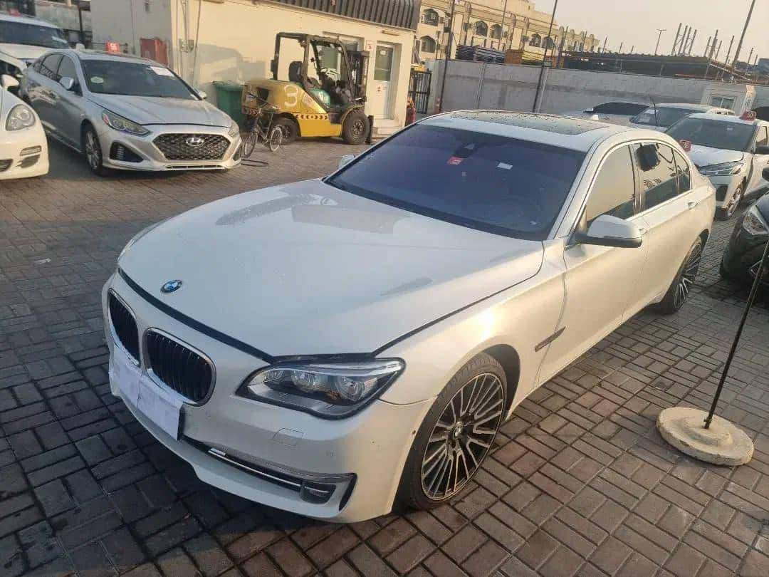 BMW 740 I 2013 thumbnail 1