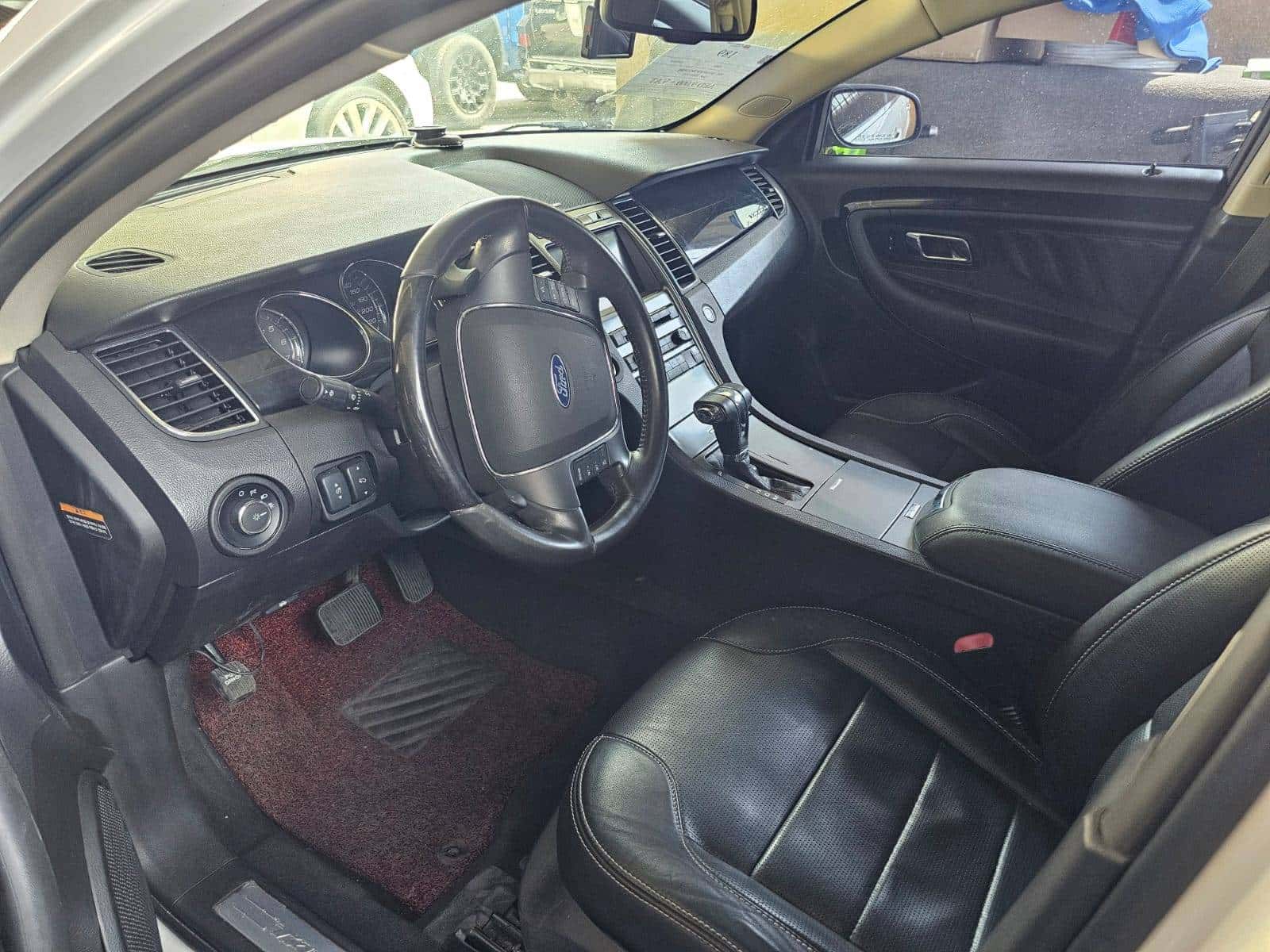 Ford Taurus 2011 thumbnail 7